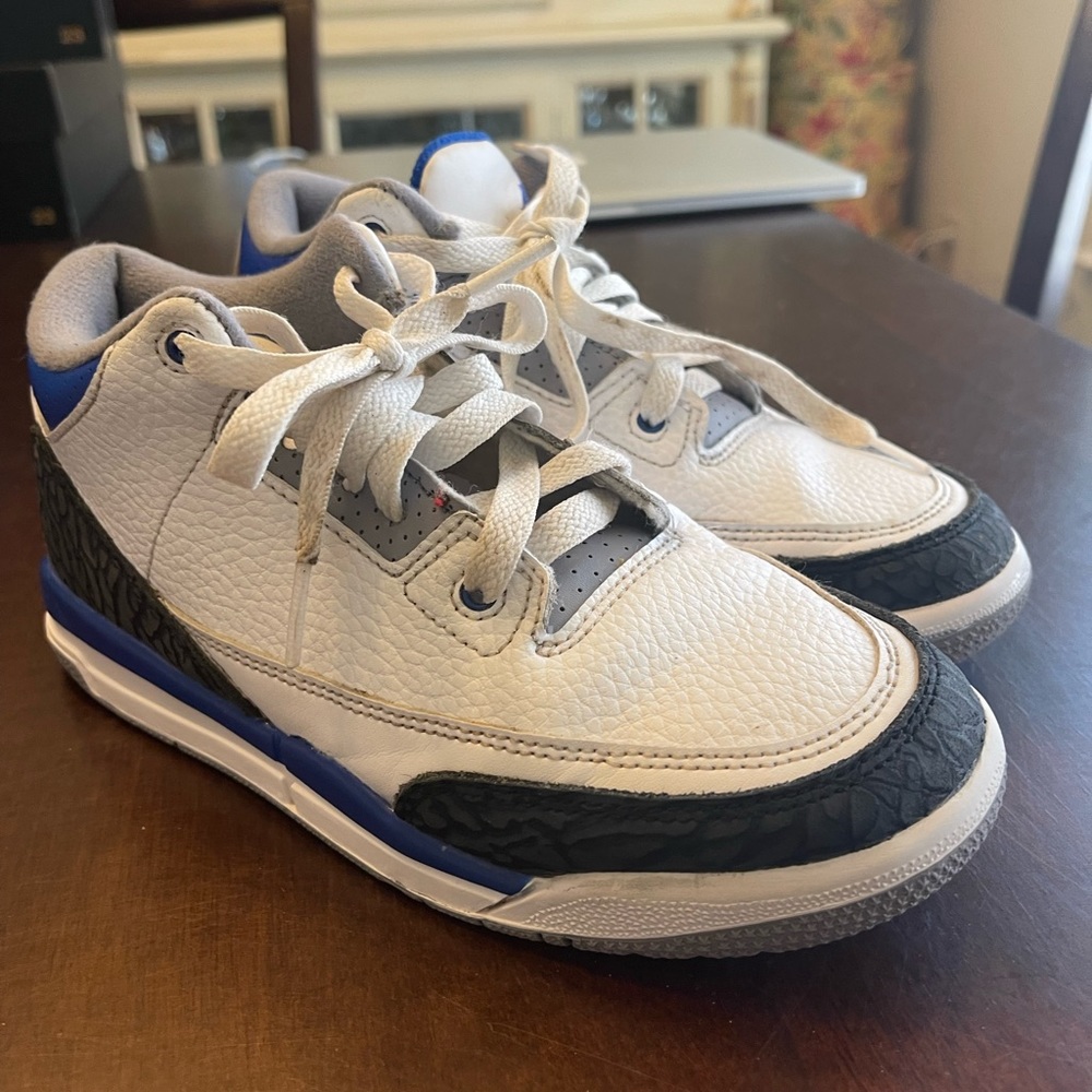 Authentic Boys Air Jordan 3 Retro 'Racer Blue”! Size 3Y!